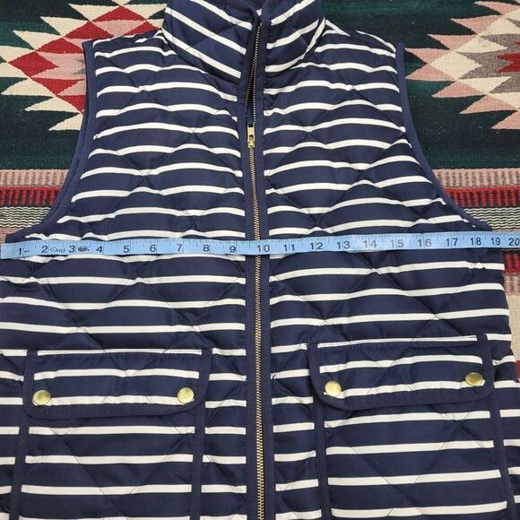 J.Crew Excursion Quilted Puffer Vest Sz M Striped Navy Blue White Full Zip Prepp - Picture 5 of 7